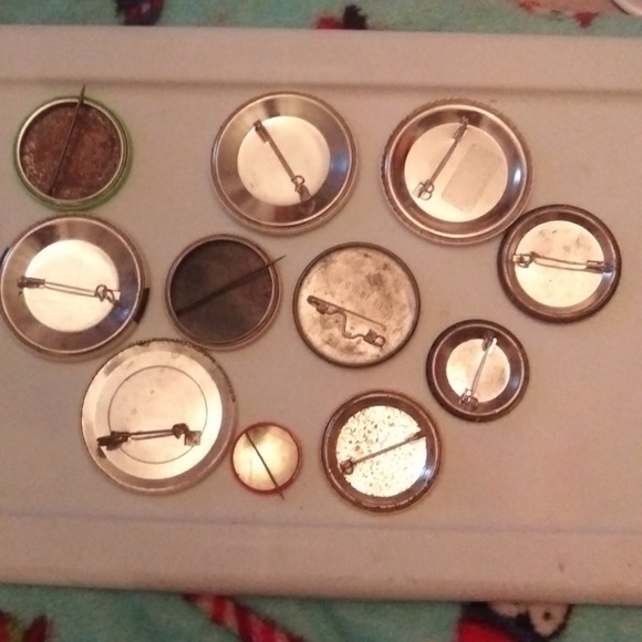 Button pins - Picture 2 of 2